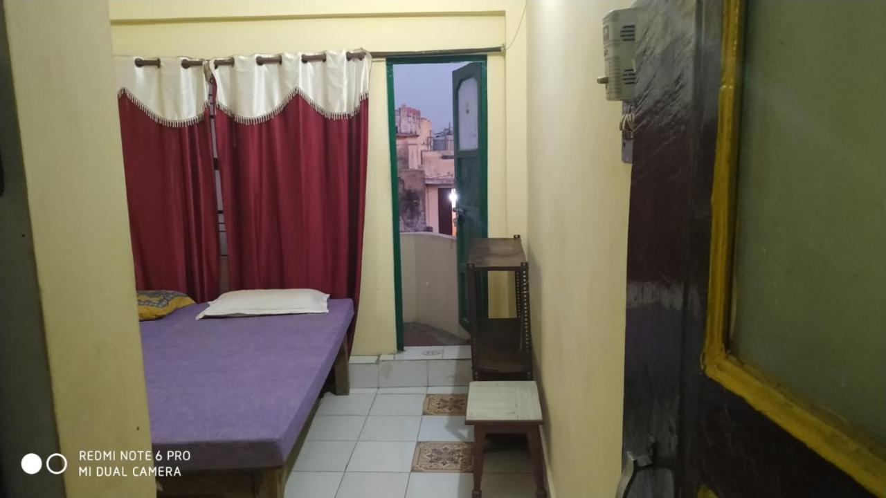 Modern Vision Gest House Varanasi